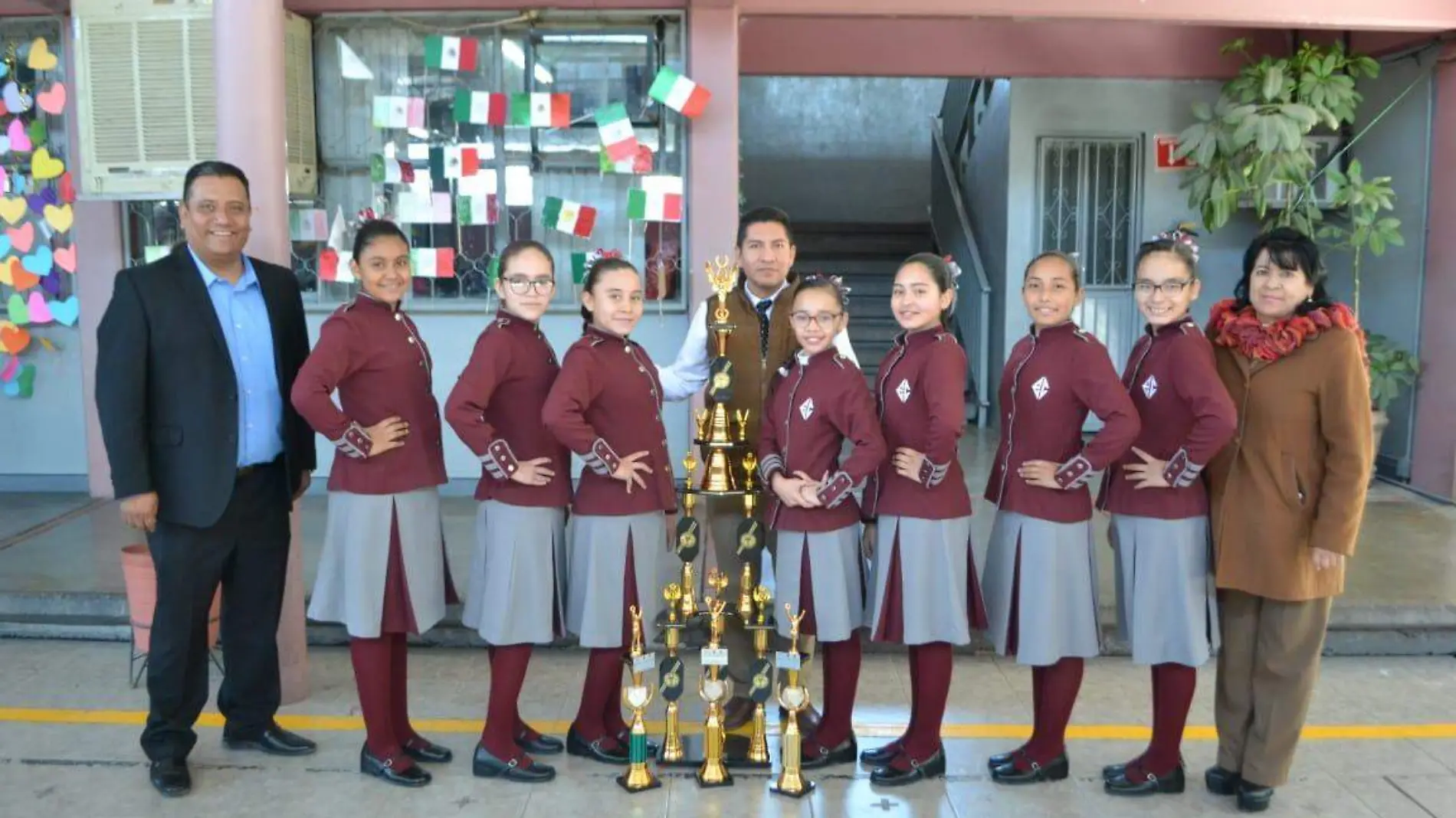 08 ALUMNAS DE LA ESCUELA EMILIO CARRANZA